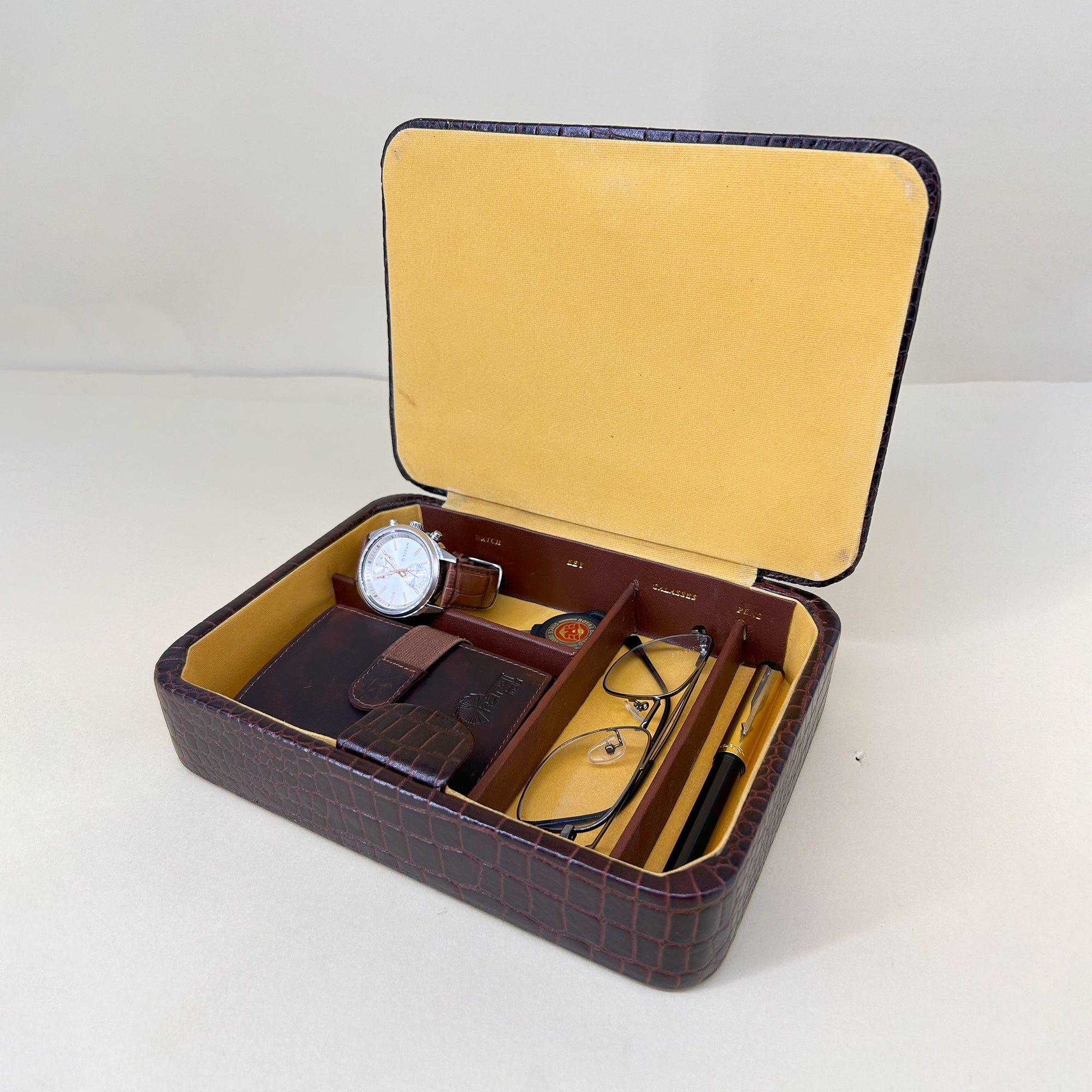 Mini Man Sneh: Mini Men's Organizer